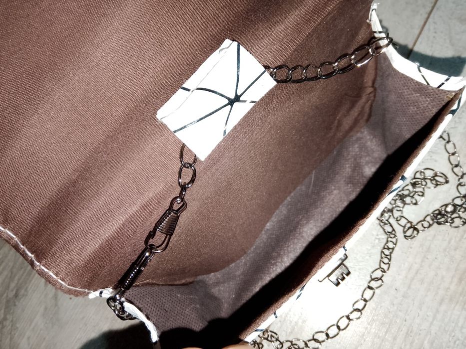 Torebka mała na łańcuszku