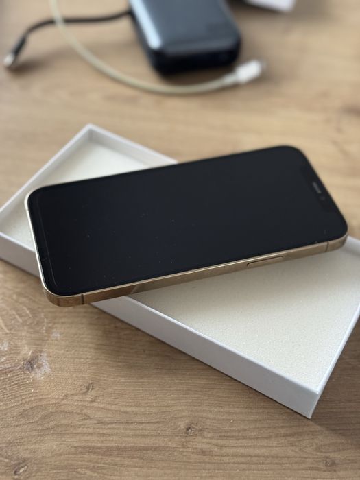 Złoty iPhone 12 Pro telefon w bardzo dobrym stanie