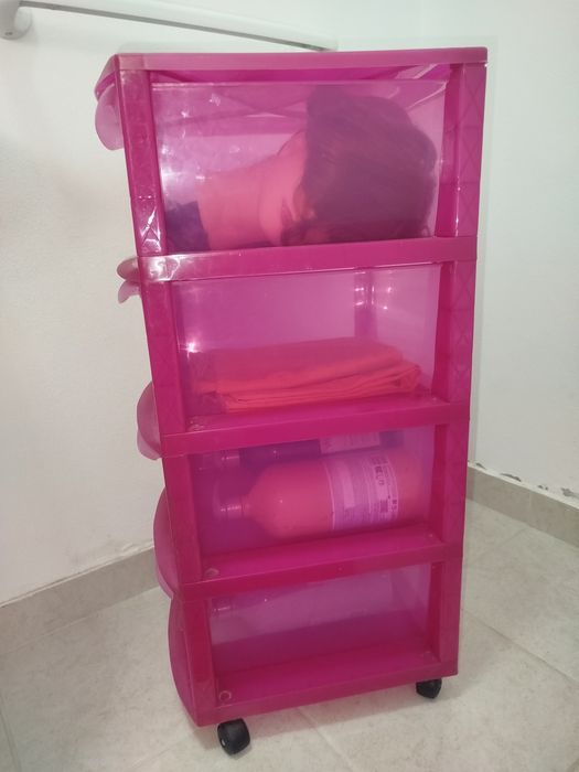 Carrinho com gavetas