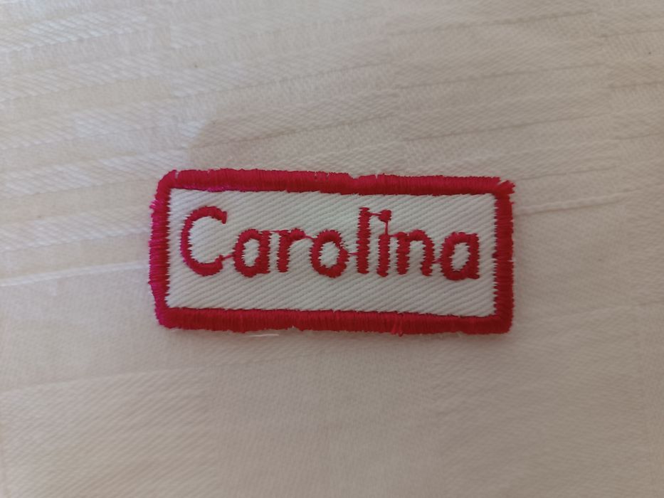 Etiquetas bordadas com nome para bibes escolares