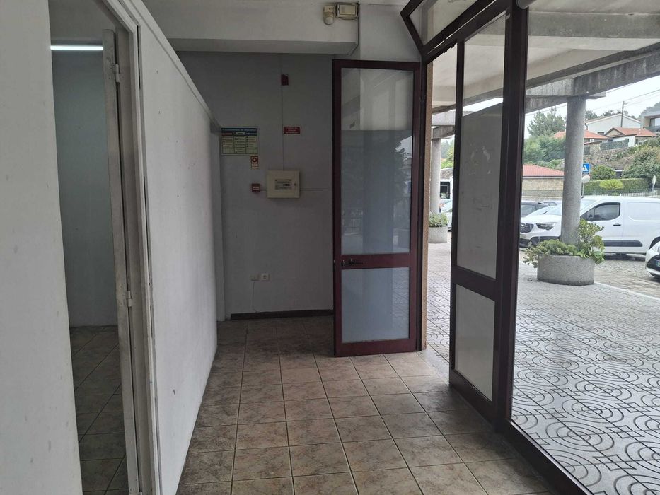 Loja com 70m perto do hospital  de Penafiel