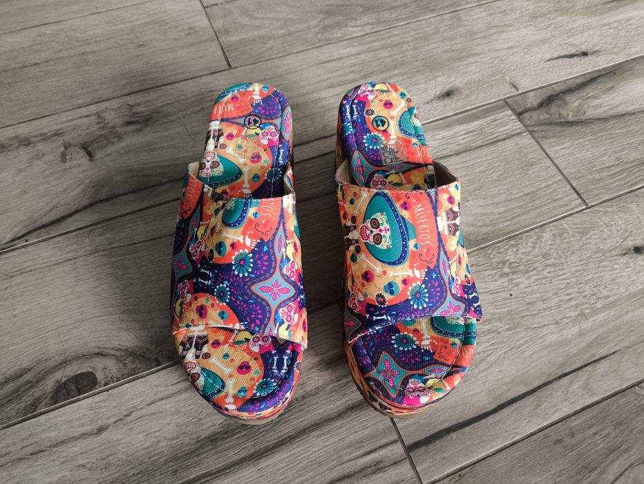 Klapki na koturnie nowe 41