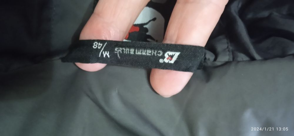 Зимний пуховик с капюшоном