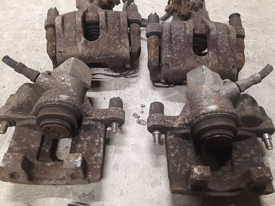 Супорт задній лівий правий Volvo V50 2005-2010p