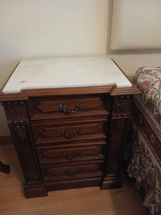 Mobilia de quarto em madeira mogno
