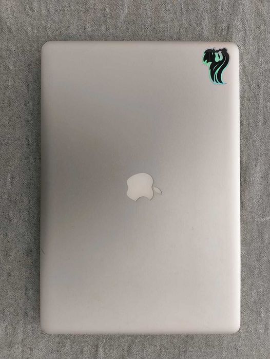 Apple MacBook Pro 17 Early 2011 — i7 QUAD CORE — 16GB RAM — Funcional