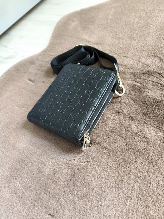Сумка Gucci чорна, компактна, майже нова, через плече