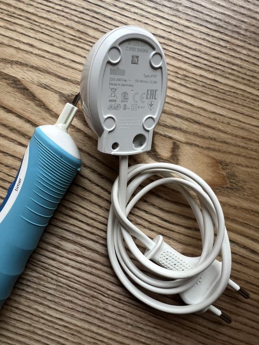 Електрична зубна щітка Oral-B Vitality з посиленим акумулятором