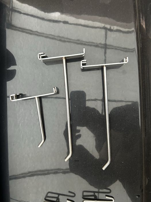 Торговельне обладнання(полки, стойки, тремпеля,кронштейни) ТЕРМІНОВО