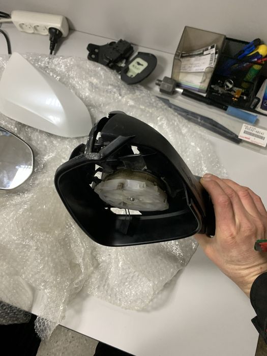 Продам правое зеркало по частям lexus nx 2016 год