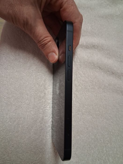 iPhone 13 APPLE (6.1'' - 128 GB - Meia-noite)