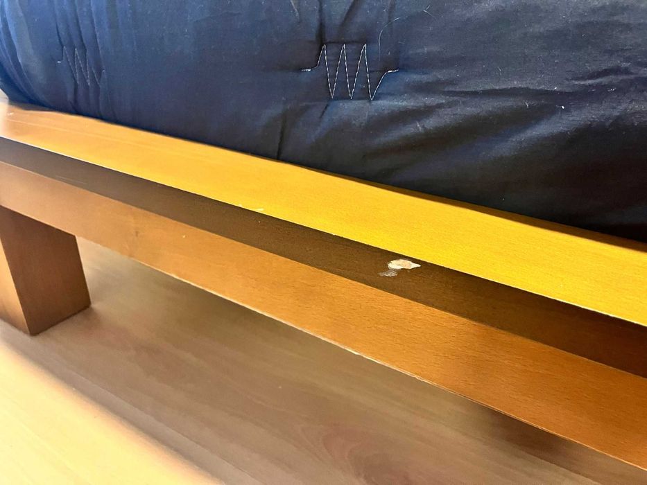 Quarto Completo – Cama, Cómoda, Mesas de Cabeceira e espelho