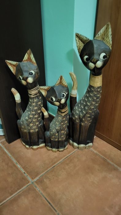 Gatos em madeira
