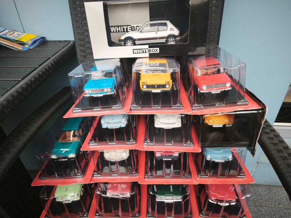 Hachette Kolekcja Samochody PRL modele kolekcjonerskie w skali 1:24 zestaw kultowe auta Trabant Łada Skoda Favorit Zaporożec Peugeot Moskwicz i inne
