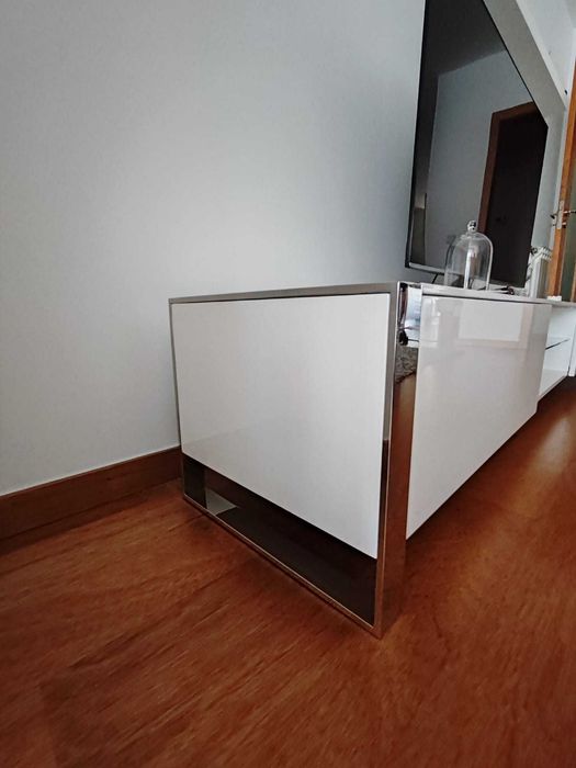 Móvel lacado de TV
