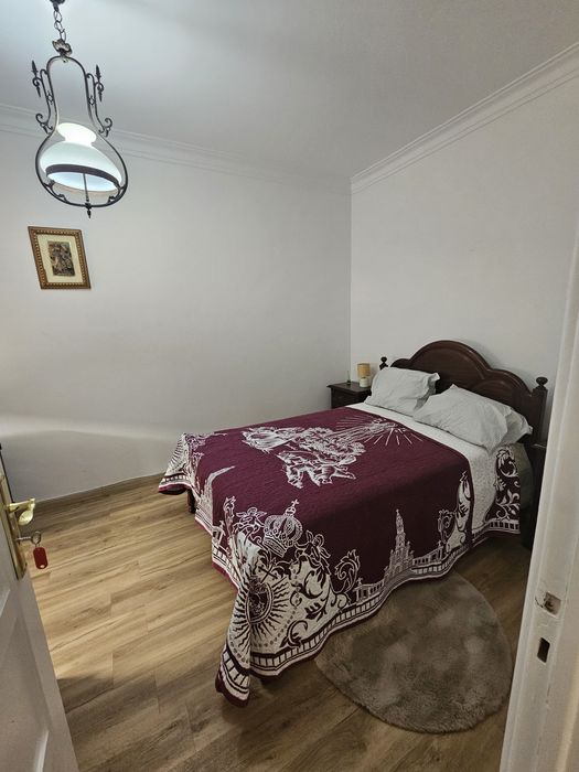 Quarto em Queluz, a 3 minutos a pé da estação de comboios
