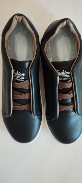 Sapatos de homem (novos)