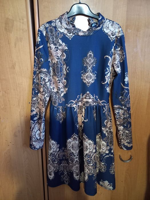 Sprzedam sukienkę damską.