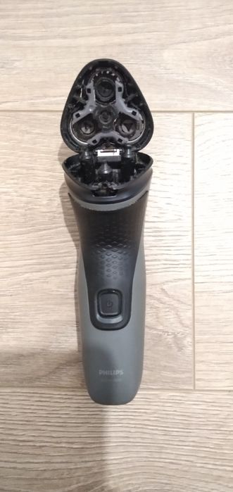 Електробритва Phillips Series 1000
