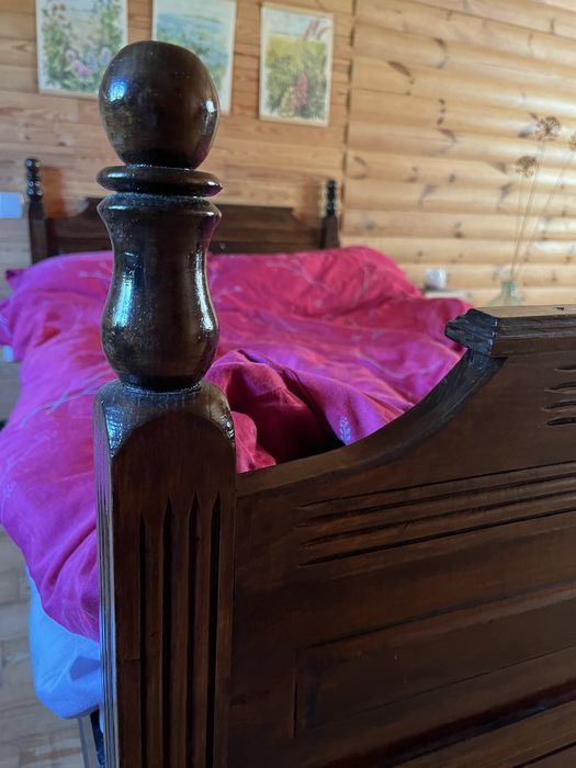 Ліжко з дерева