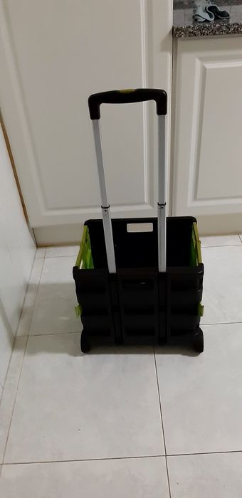 Caixa de armazenamento dobravel com rodas