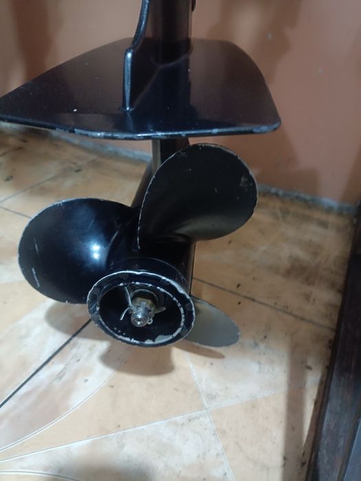 Лодочный мотор Suzuki 9.9 четыре такта