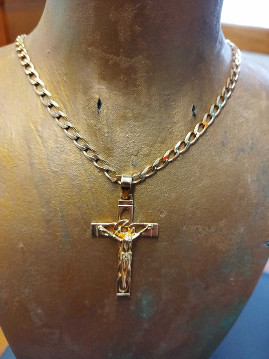 Fio com crucifixo em ouro de lei, 19.2k