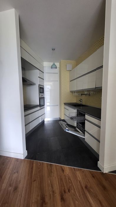 REZERWACJA / 2 pokoje | Ochota 02-390 | Apartamentowiec | Loggia z widokiem na zielone patio - Widok 2
