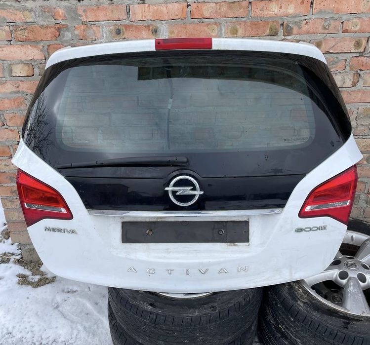 Кришка багажника / Ляда / Кляпа Opel Meriva B 2010-2017