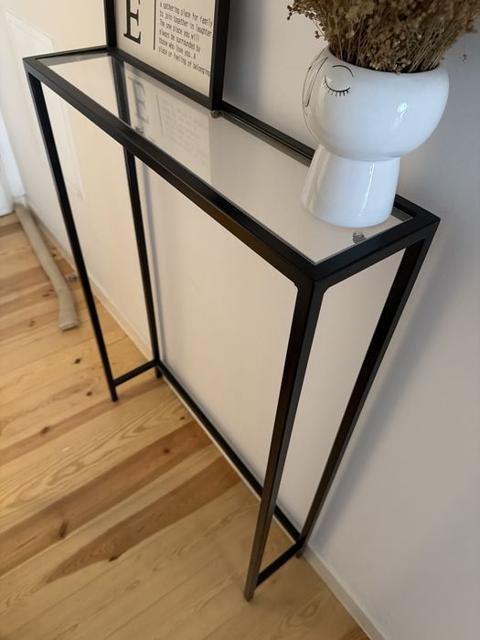 Mesa para emtrada em metal e vidro