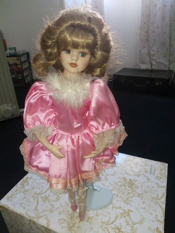 Bonecas de porcelana antigas com suporte