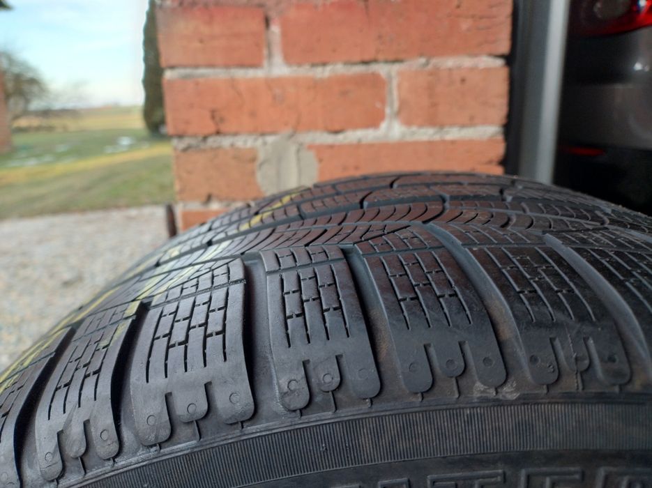 Opony Pirelli 255/40/18