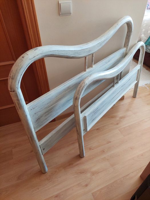 Cama solteiro,madeira.