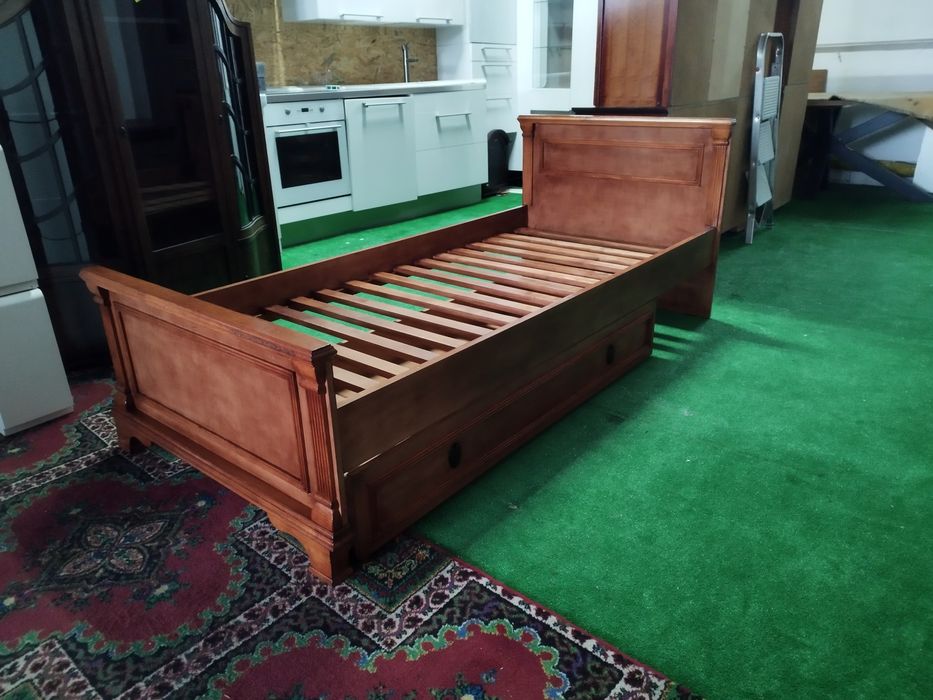 łóżko młodzieżowe drewniane z kufrem 90\200