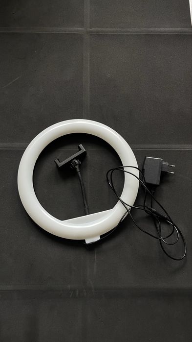Ring Fill Light 12” – lampa pierścieniowa LED, 3 kolory światła, uchwyt na telefon
