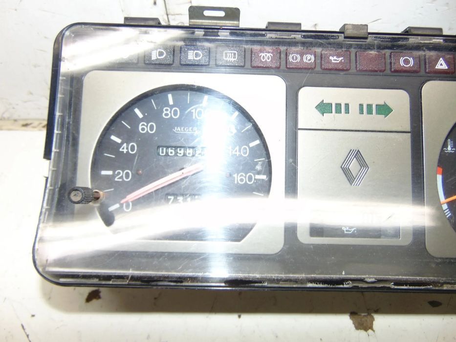 Renault 9/11 conta kilómetros usado em bom estado