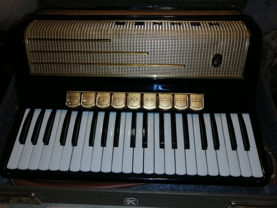 Hohner Pirola IVP 120 basów