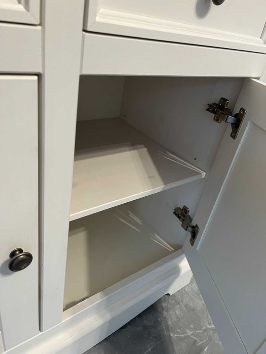 Witryna Katmandu biała