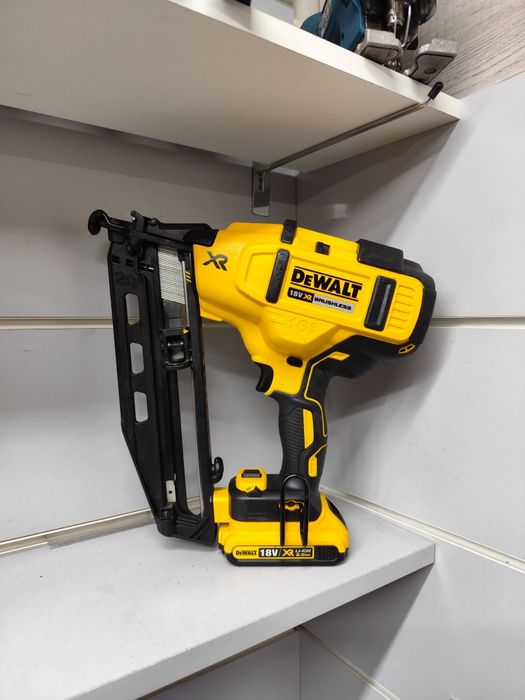 DeWalt DCN 660 акумуляторний безщітковий пістолет по дереву Деволт оригінал