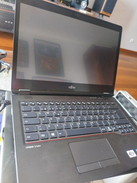 Fugitsu lifebook U 748  com avaria
