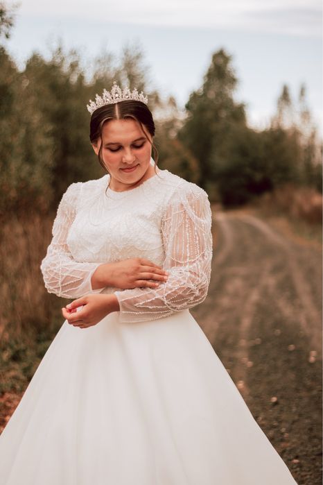 Продам Дуже Гарну Весільну сукню