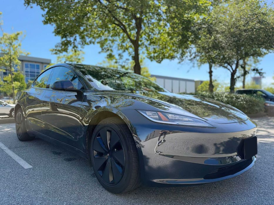 Tesla Model 3      2024