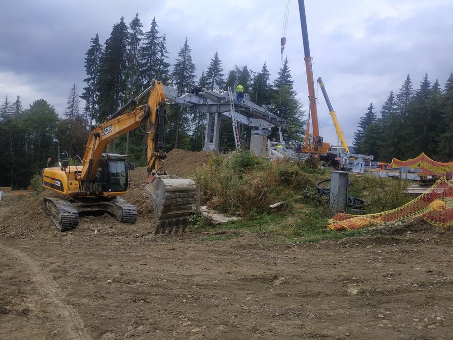 Послуги екскаватора. Екскаватор навантажувач. Спецтехніка.