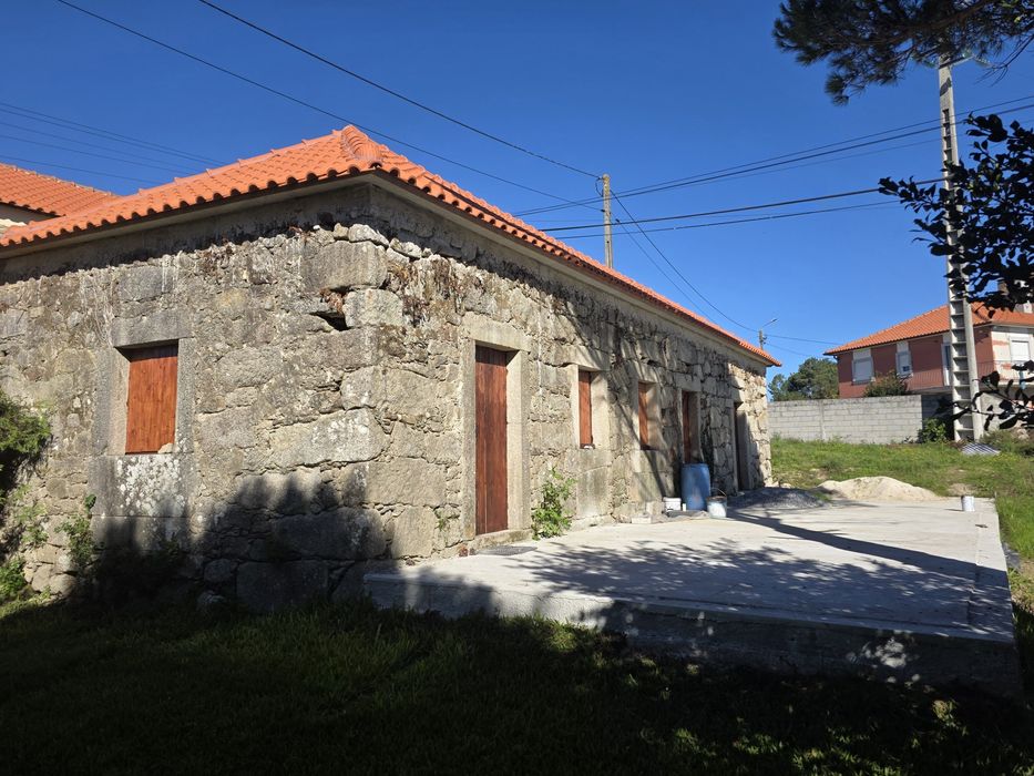 Arrenda-se para Armazém Anexo em Pedra – 90m² – Serreleis, Viana do Castelo