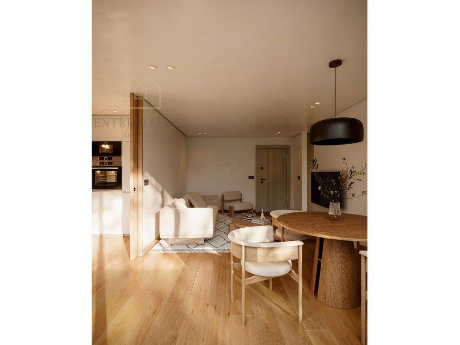 Apartamento T3 com lugar de garagem, varanda e arrumo em Espinho, p...