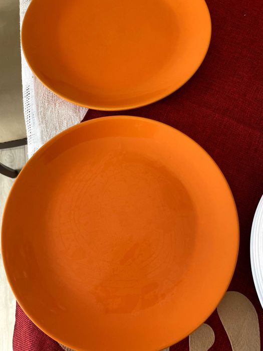 Talerze obiadowe płytkie białe 11 szt + 2 pomarańczowe kamionka