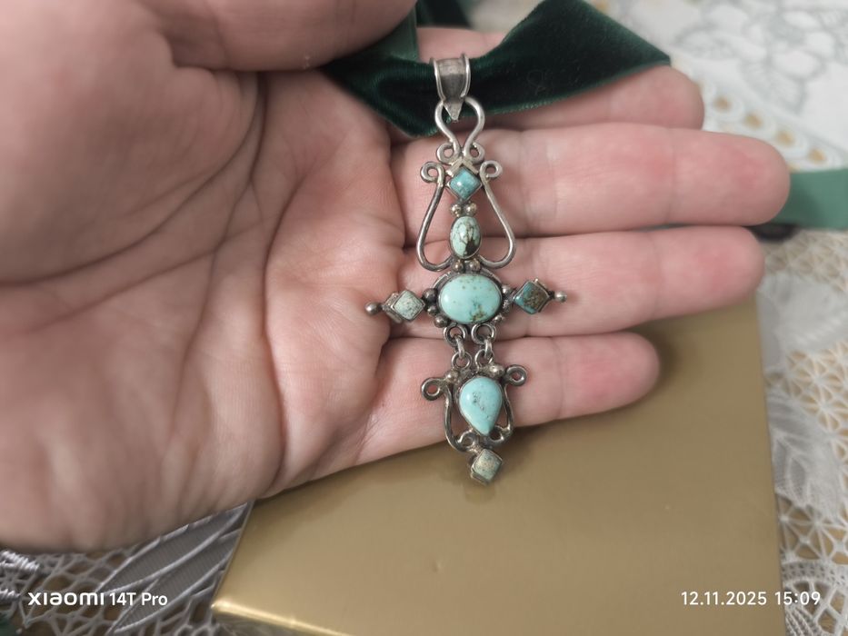 Вінтажний срібний хрест, з бірюзою