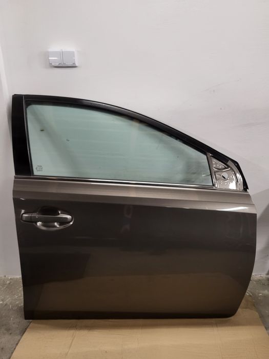 Auris drzwi przednie prawe 1g2