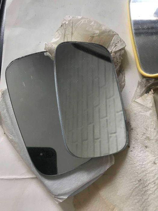 Дзеркало заднього виду різні