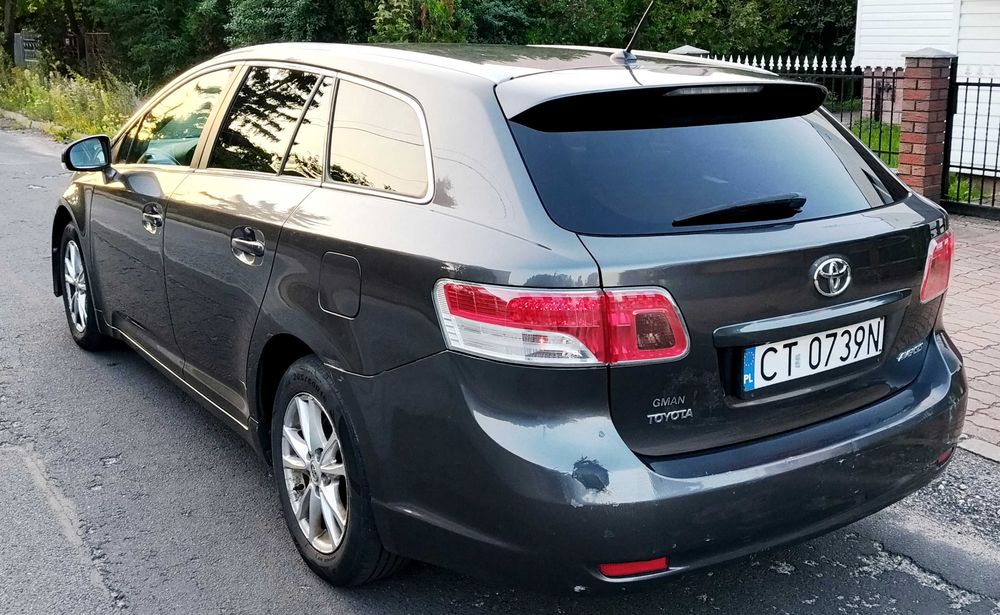 Toyota Avensis 2.0 diesel 2011 rok